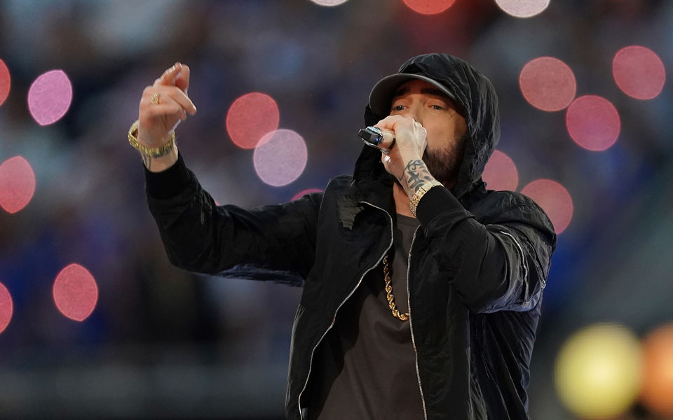 O Eminem &pi;&alpha;&rho;&omicron;&upsilon;&sigma;&iota;ά&zeta;&epsilon;&iota; &nu;έ&omicron; greatest hits 